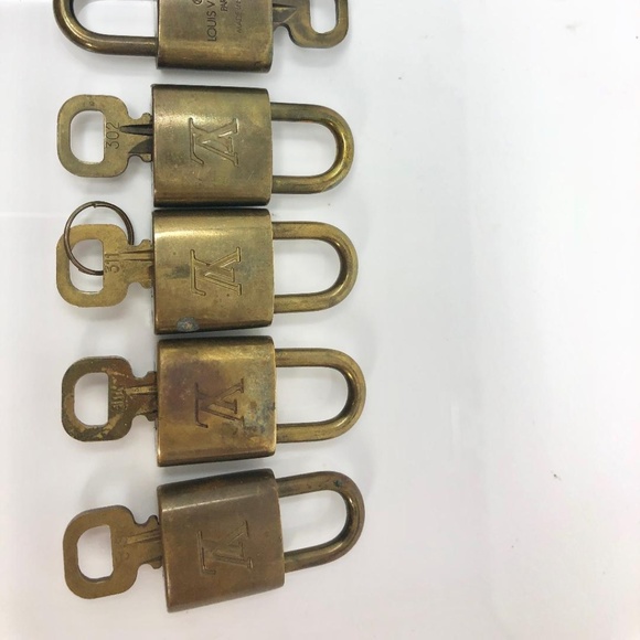 Auth Louis Vuitton Gold Tone Lock and Key #753L22 - Picture 4 of 7